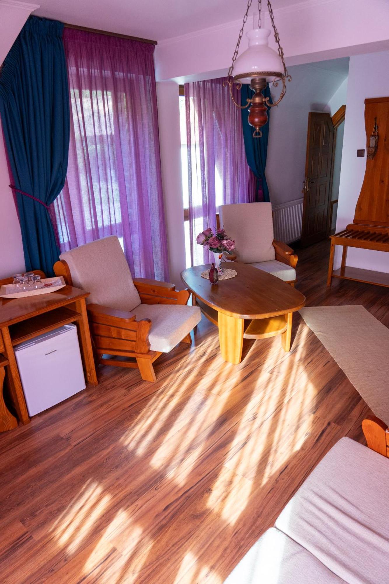 5.Evszak Hotel Sfântu-Gheorghe Buitenkant foto