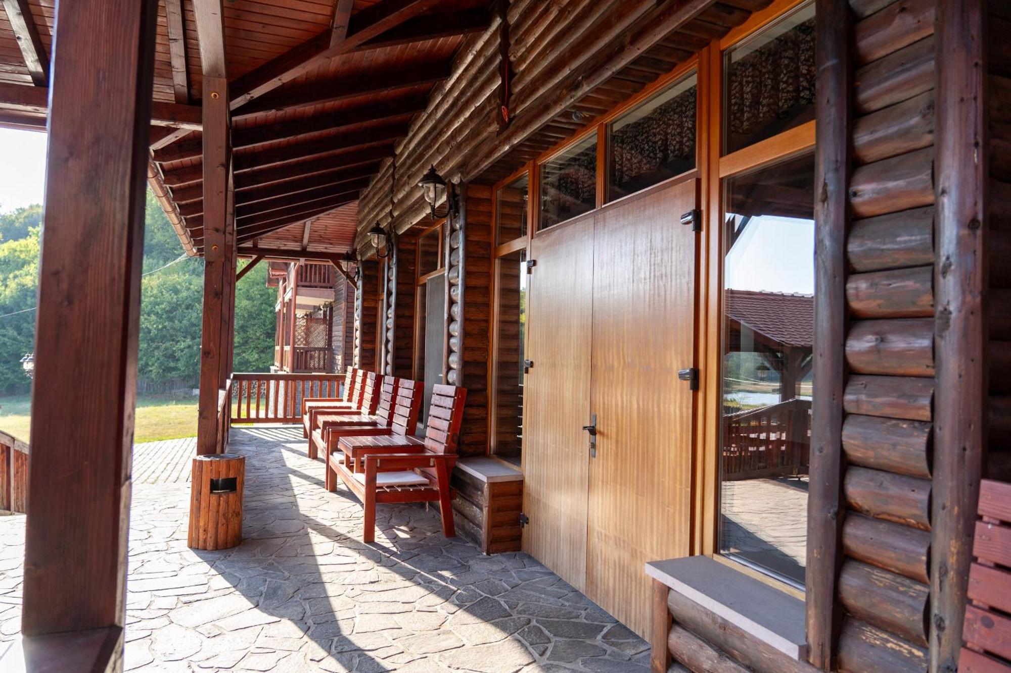 5.Evszak Hotel Sfântu-Gheorghe Buitenkant foto
