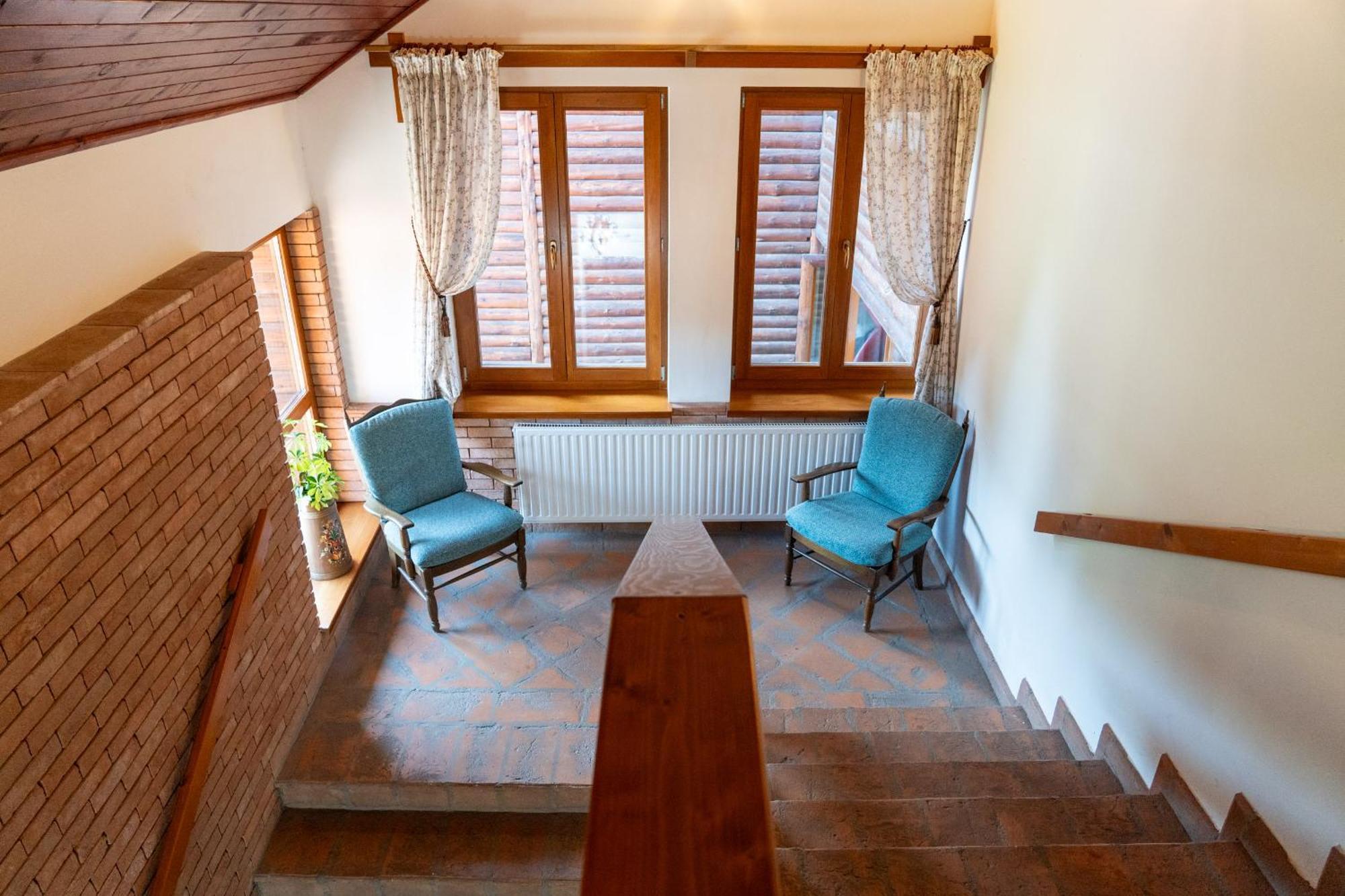 5.Evszak Hotel Sfântu-Gheorghe Buitenkant foto