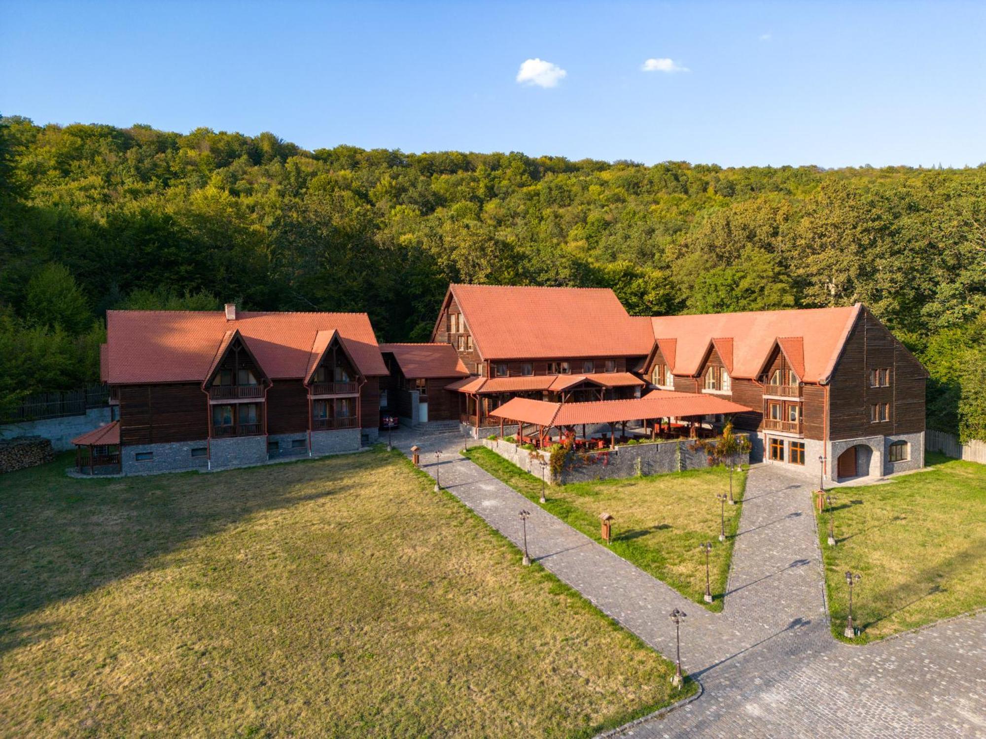 5.Evszak Hotel Sfântu-Gheorghe Buitenkant foto