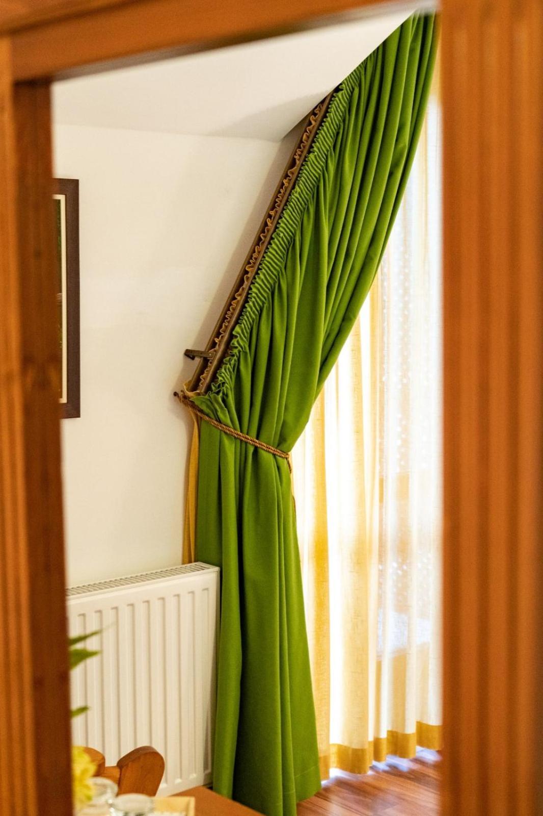 5.Evszak Hotel Sfântu-Gheorghe Buitenkant foto