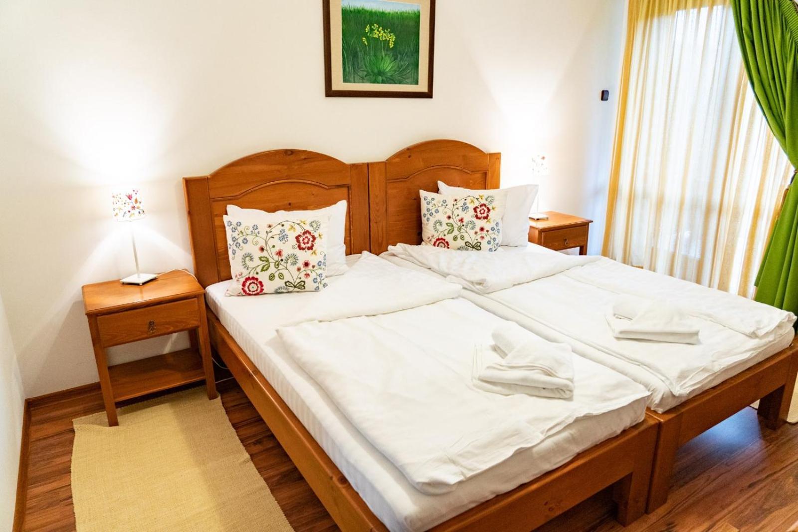 5.Evszak Hotel Sfântu-Gheorghe Buitenkant foto