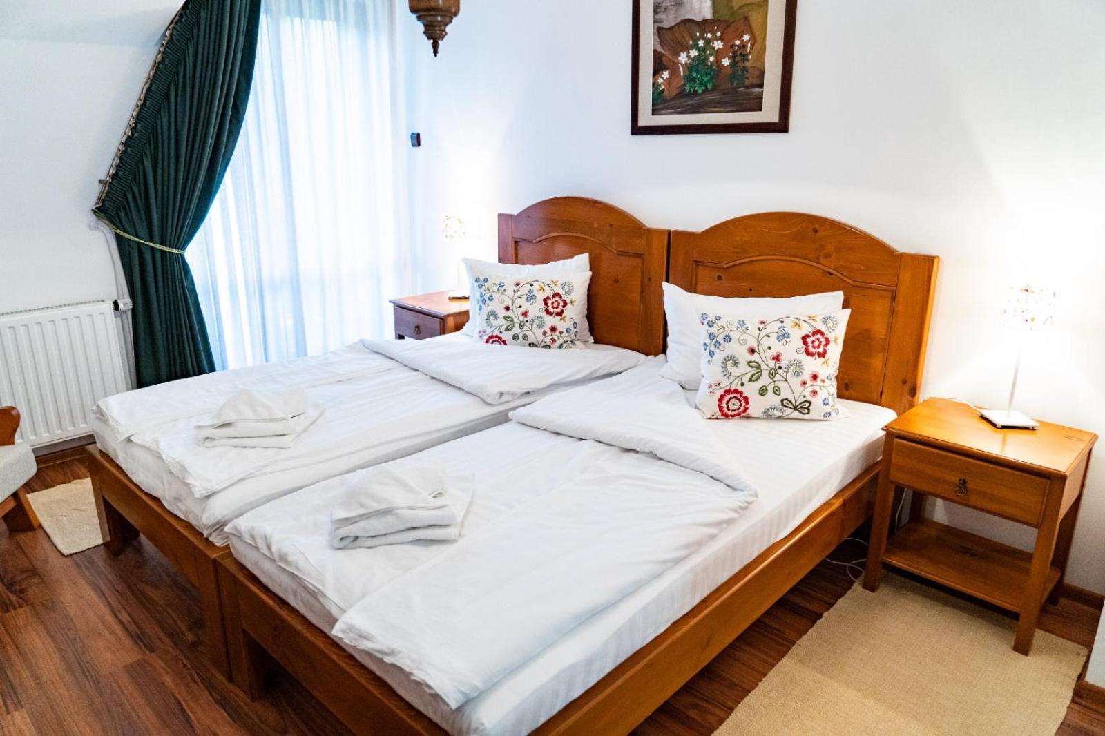 5.Evszak Hotel Sfântu-Gheorghe Buitenkant foto