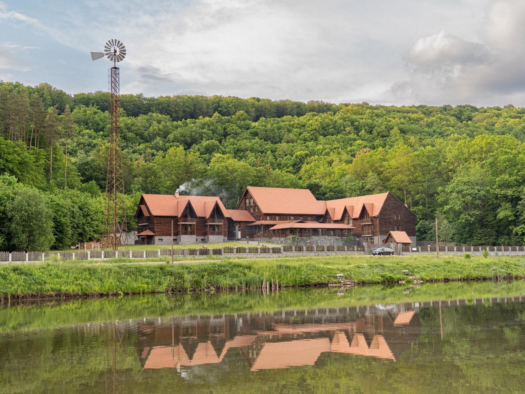 5.Evszak Hotel Sfântu-Gheorghe Buitenkant foto